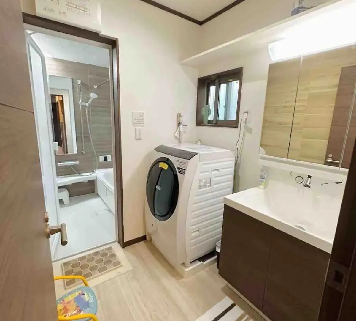 Guest house Bon House Kanamachi Direct To Sensoji Skytree Disneyland Airport Free Parking Tokyo